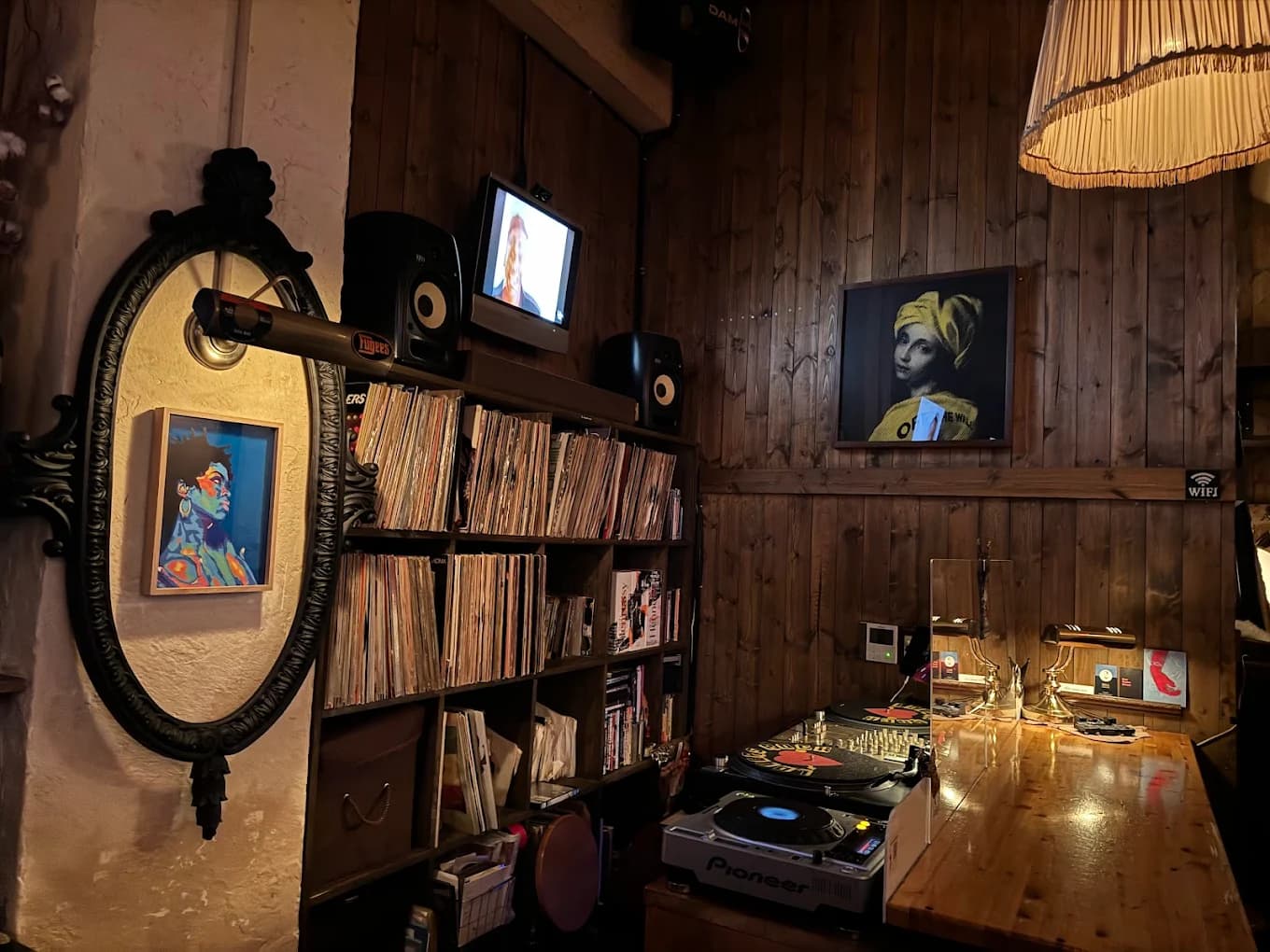 宮崎 バー スナック Lauryn レコード棚